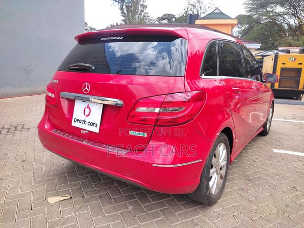 Mercedes-Benz B-Class 2014 Red