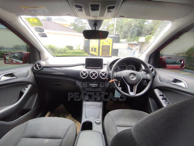 Mercedes-Benz B-Class 2014 Red