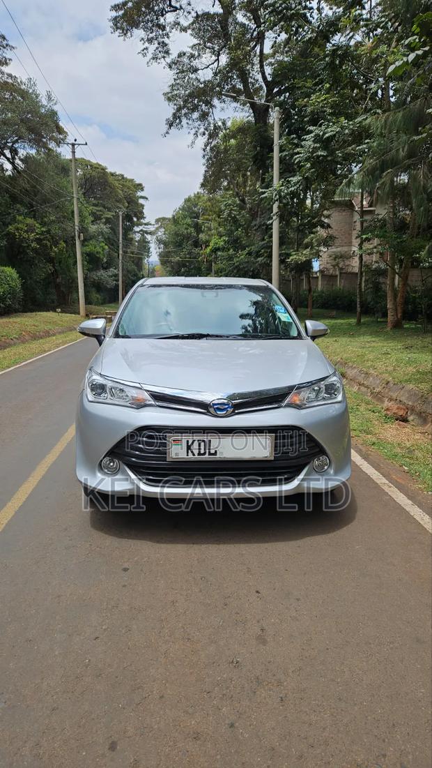 Toyota Corolla Fielder 1.5 Hybrid FWD 2015 Silver
