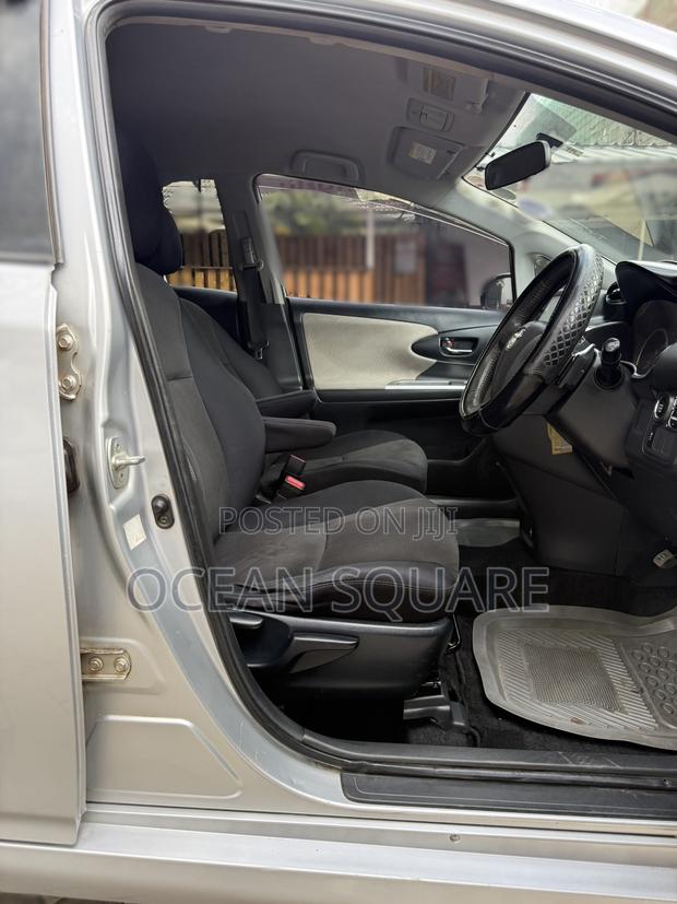 Toyota Wish 2012 Silver