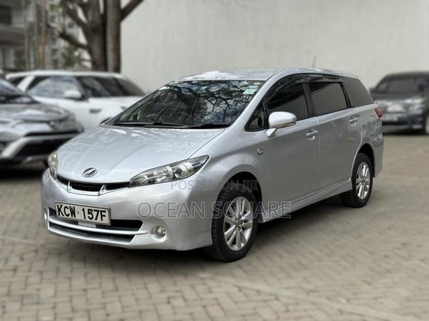 Toyota Wish 2012 Silver