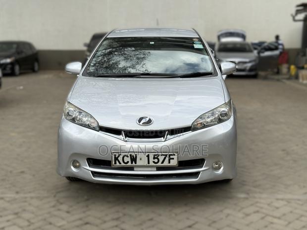 Toyota Wish 2012 Silver
