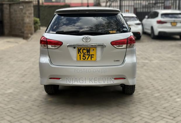 Toyota Wish 2012 Silver