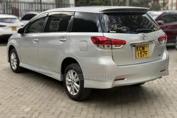 Toyota Wish 2012 Silver