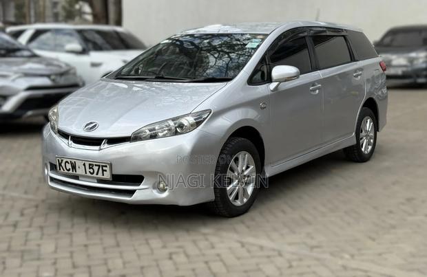 Toyota Wish 2012 Silver