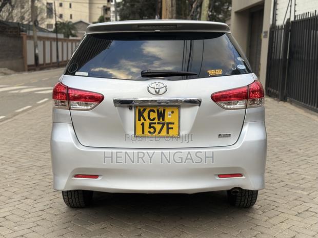 Toyota Wish 2012 Silver