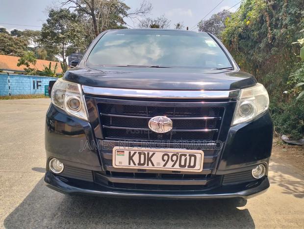Toyota Noah 2.0 AWD (7 Seater) 2015 Black