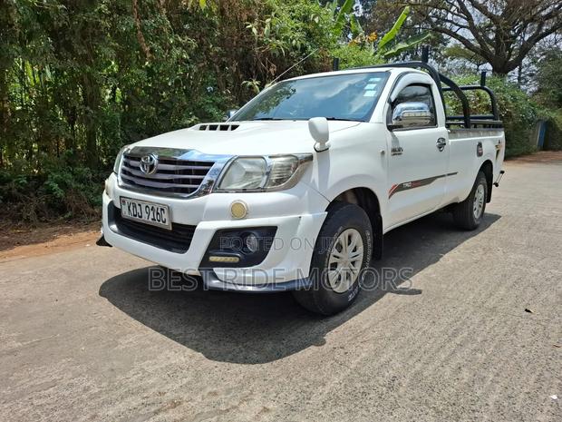 Toyota Hilux 2015 White