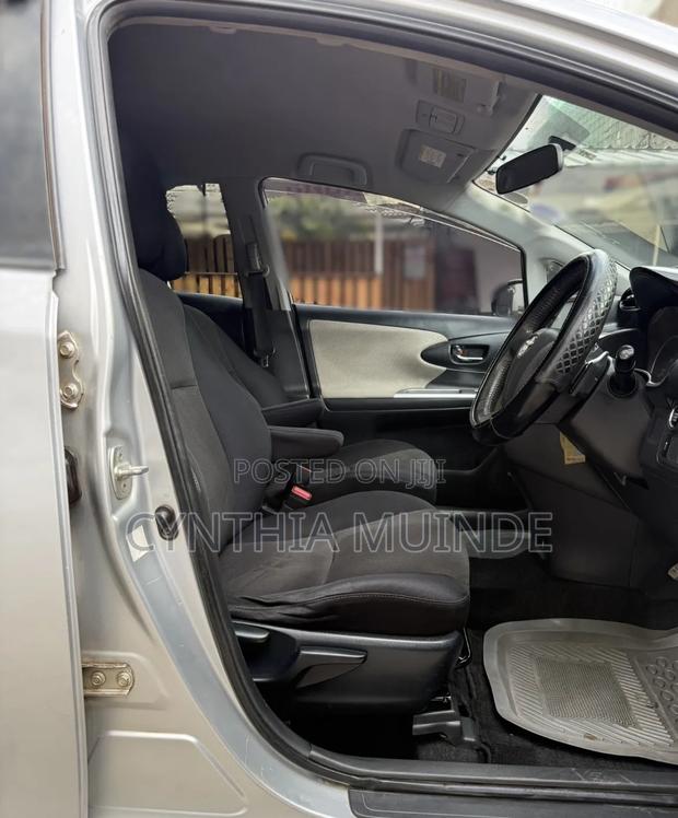 Toyota Wish 2012 Silver