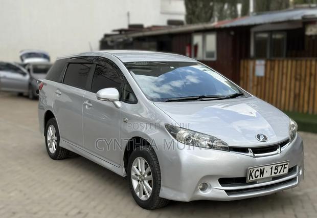 Toyota Wish 2012 Silver