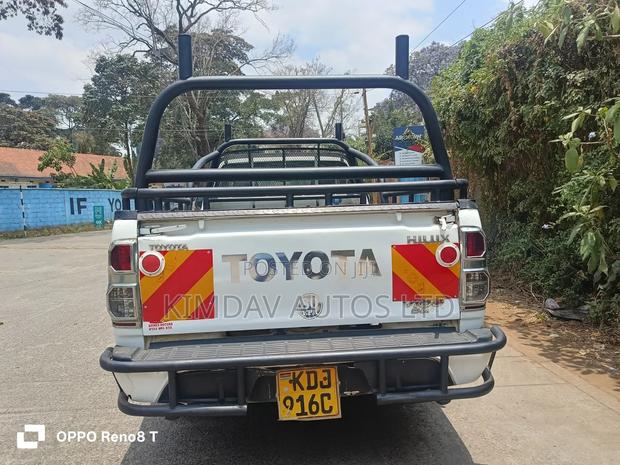 Toyota Hilux 2013 White
