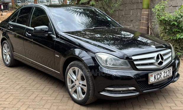 Mercedes-Benz C200 2011 Black