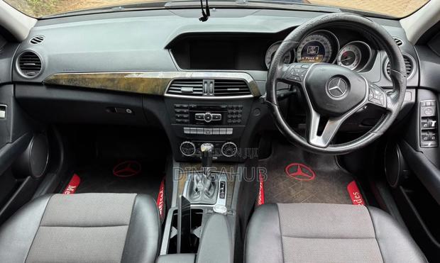 Mercedes-Benz C200 2011 Black
