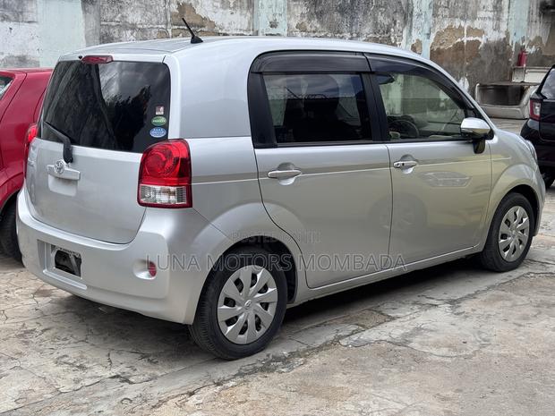 Toyota Porte 2019 Silver