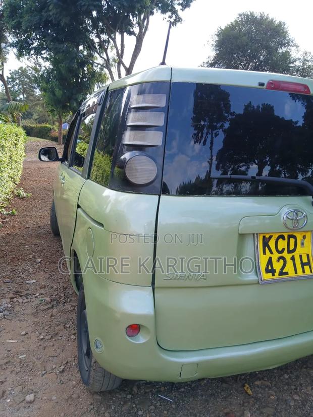 Toyota Sienta 1.5 FWD 2009 Green