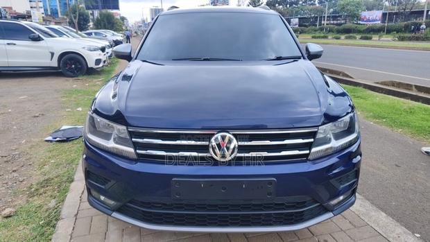 Volkswagen Golf 2022 Blue