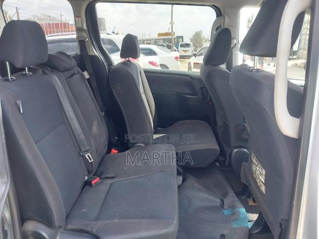 Toyota Voxy 2014 Silver