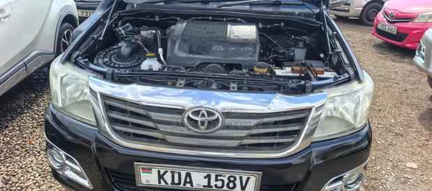 Toyota Hilux 2013 Black