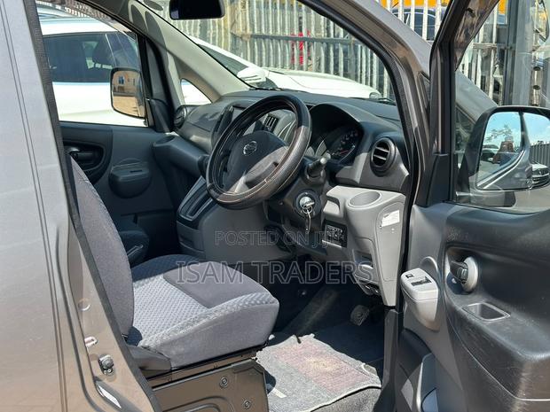 Nissan NV350 2019 Gray