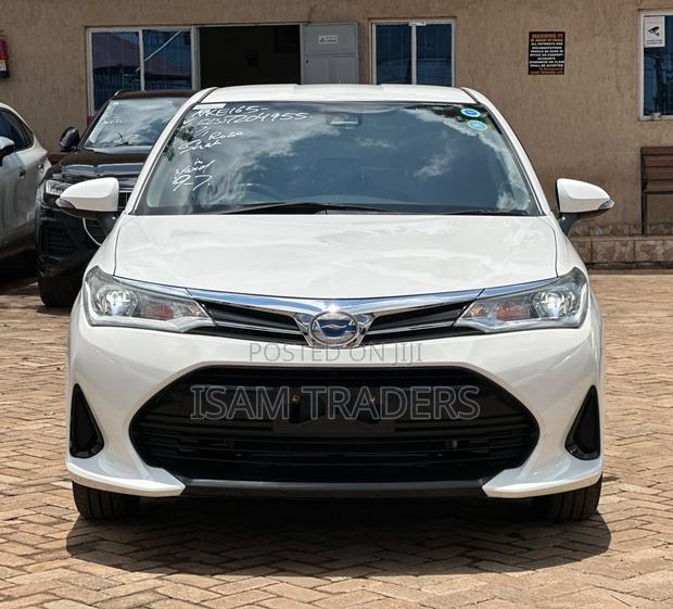 Toyota Corolla Fielder 1.5 Hybrid FWD 2019 Pearl