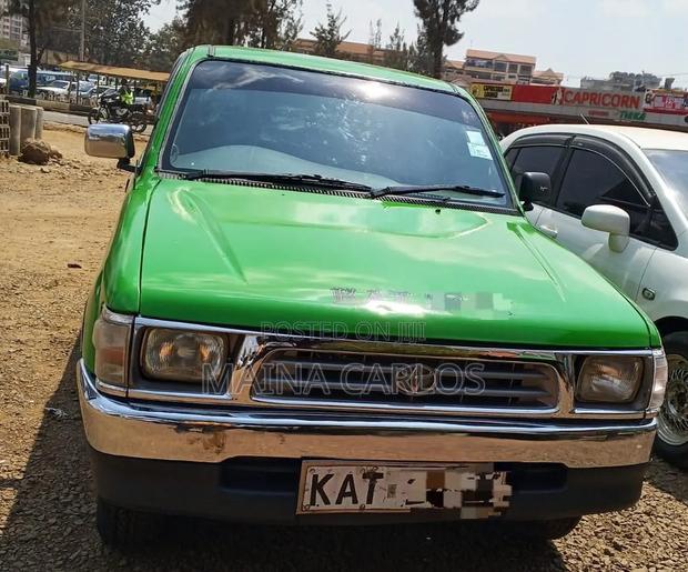 Toyota Hilux 2004 Green