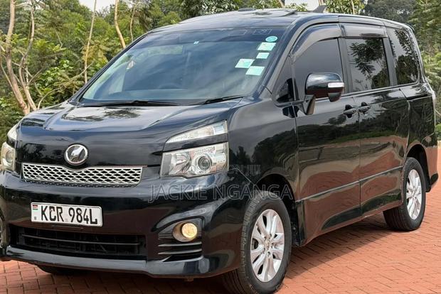 Toyota Voxy 2011 Black