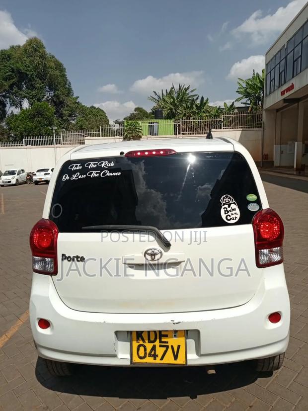 Toyota Porte 2014 White