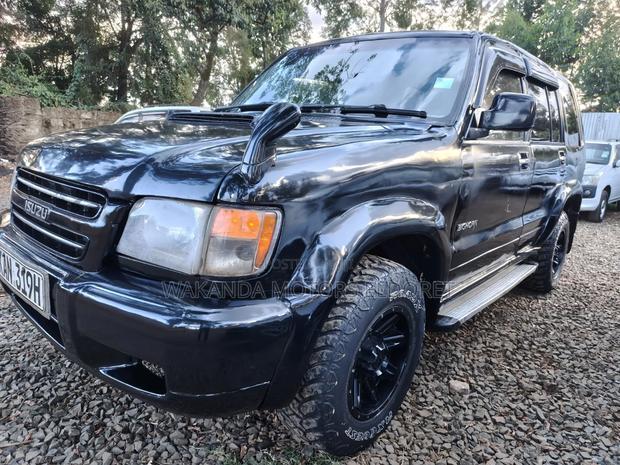 Isuzu Trooper 2000 Black