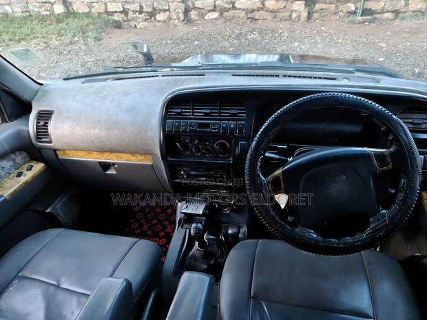Isuzu Trooper 2000 Black