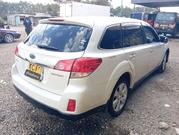 Subaru Outback 2.5 2009 White for sale