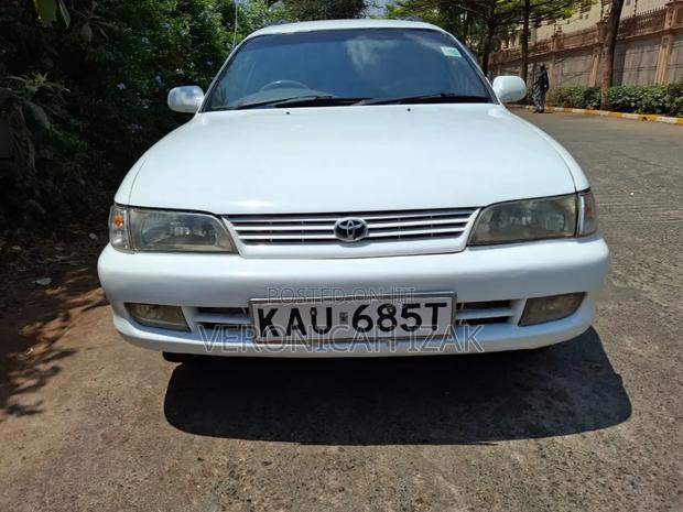 Toyota Corolla 1998 White