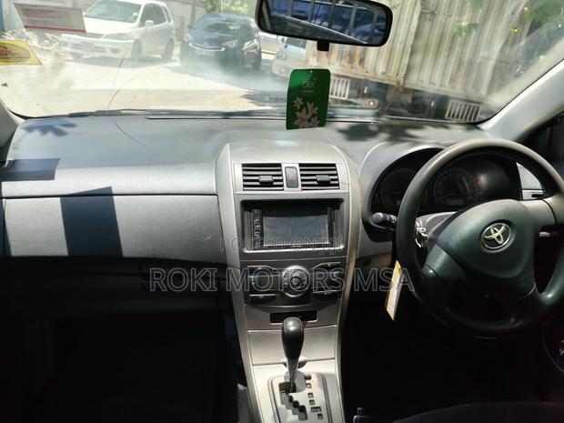 Toyota Corolla Fielder 2010 Silver