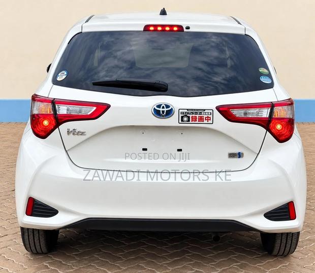 Toyota Vitz 1.5 FWD Hybrid 5dr 2019 Off white