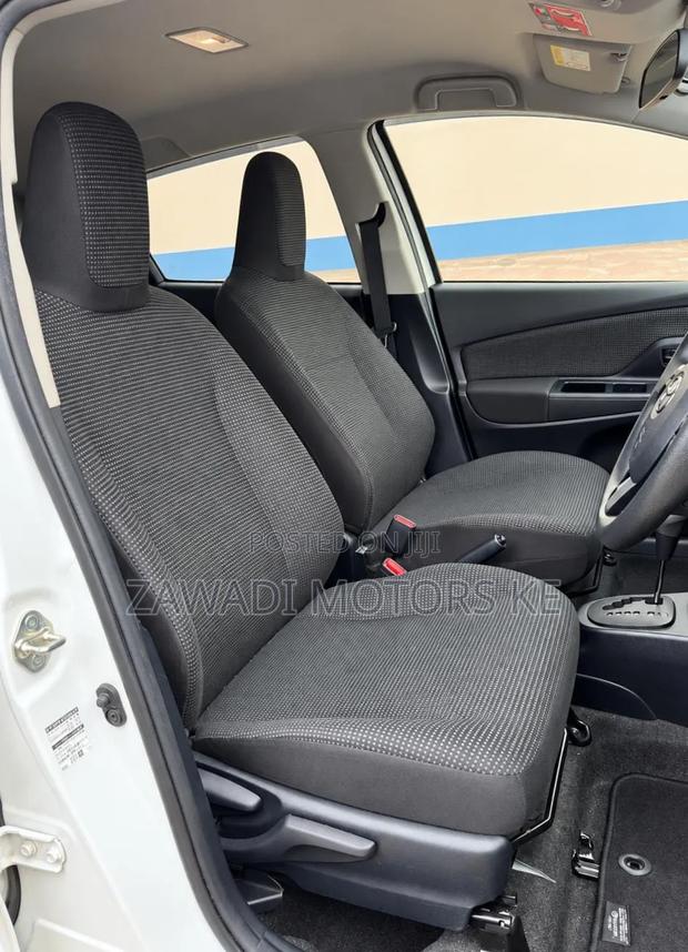 Toyota Vitz 1.5 FWD Hybrid 5dr 2019 Off white