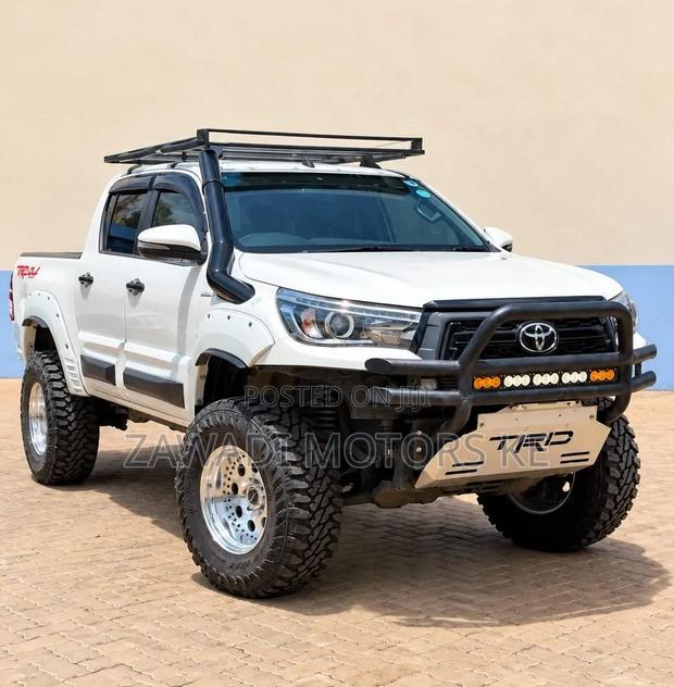 Toyota Hilux Revo Double Cab Deisel 2.4 AWD 2019 White