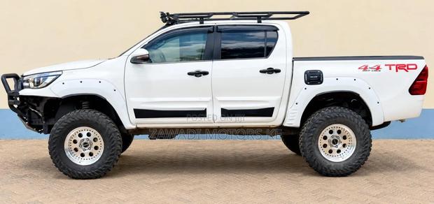 Toyota Hilux Revo Double Cab Deisel 2.4 AWD 2019 White