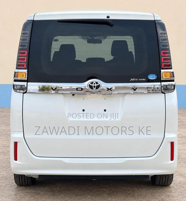 Toyota Voxy X 2WD 8-Seater 2019 White