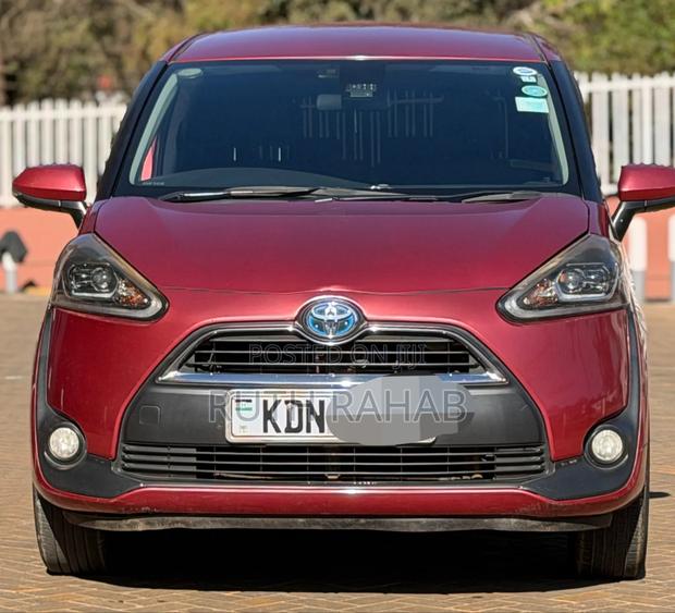 Toyota Sienta 2017 Maroon