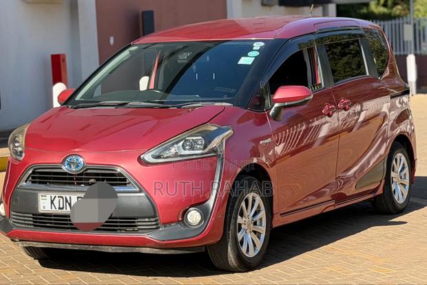 Toyota Sienta 2017 Maroon