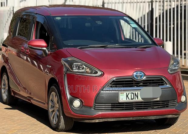 Toyota Sienta 2017 Maroon