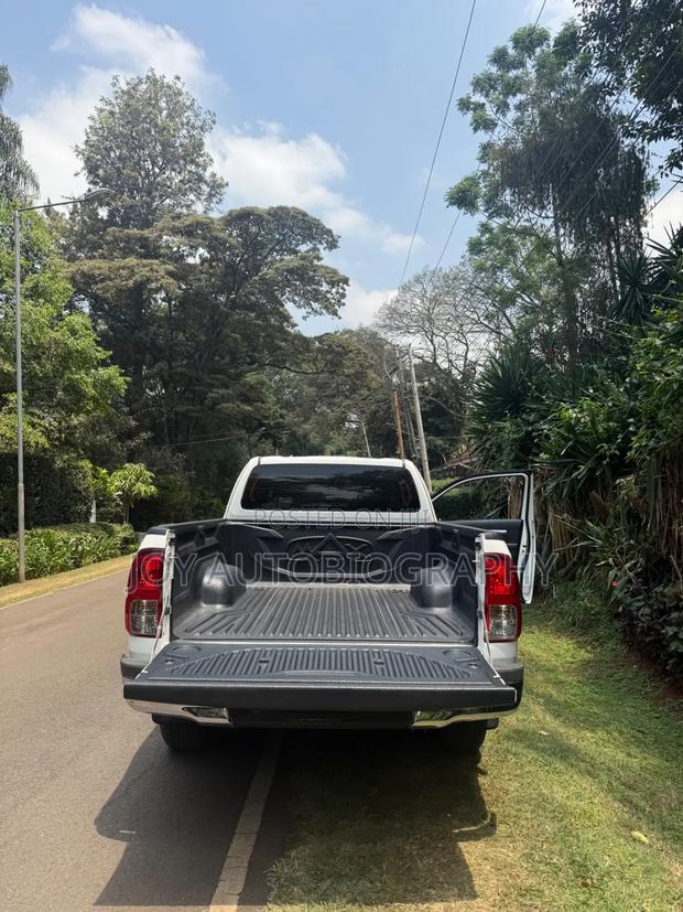 Toyota Hilux 2017 White