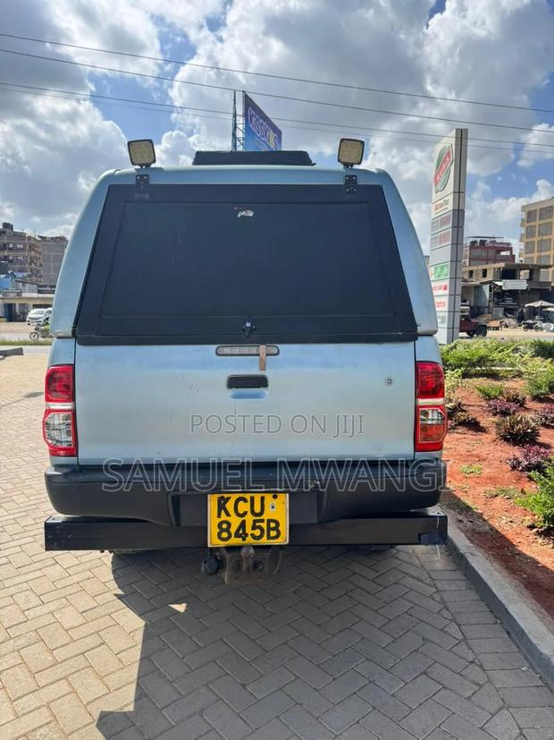Toyota Hilux 2014 Blue