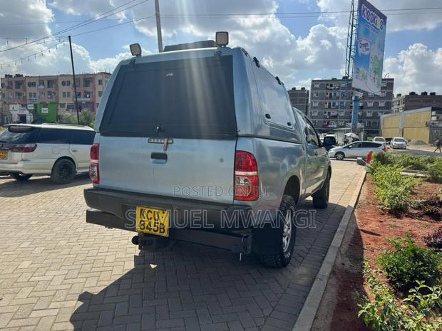 Toyota Hilux 2014 Blue