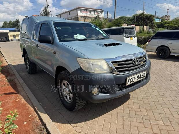 Toyota Hilux 2014 Blue