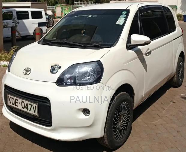 Toyota Porte 2014