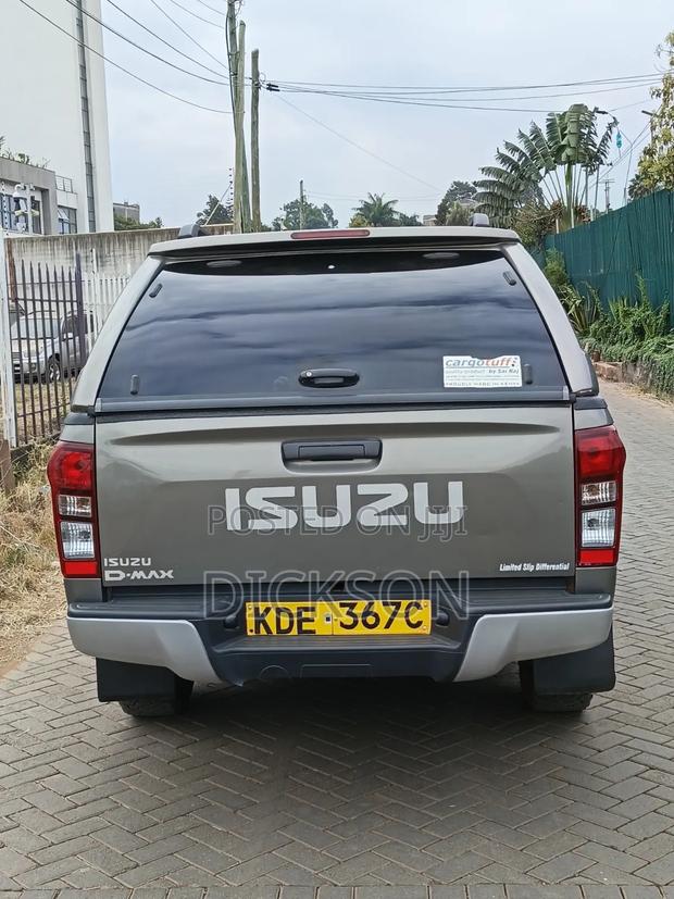 Isuzu D-MAX 2022 Gray