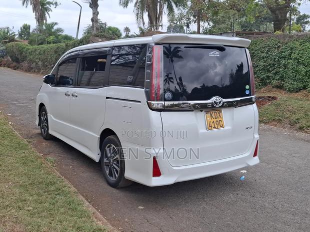 Toyota Noah 2.0 FWD (7 Seater) 2018 White