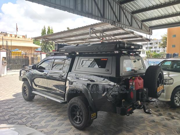 Toyota Hilux 2019 Black
