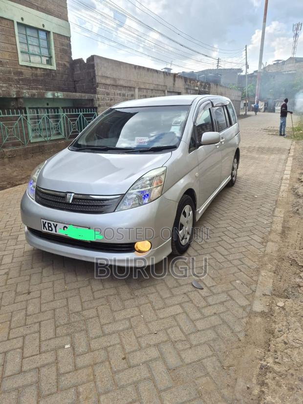 Toyota ISIS 2007 Silver
