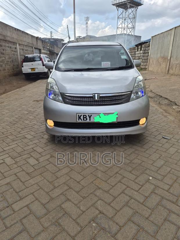 Toyota ISIS 2007 Silver